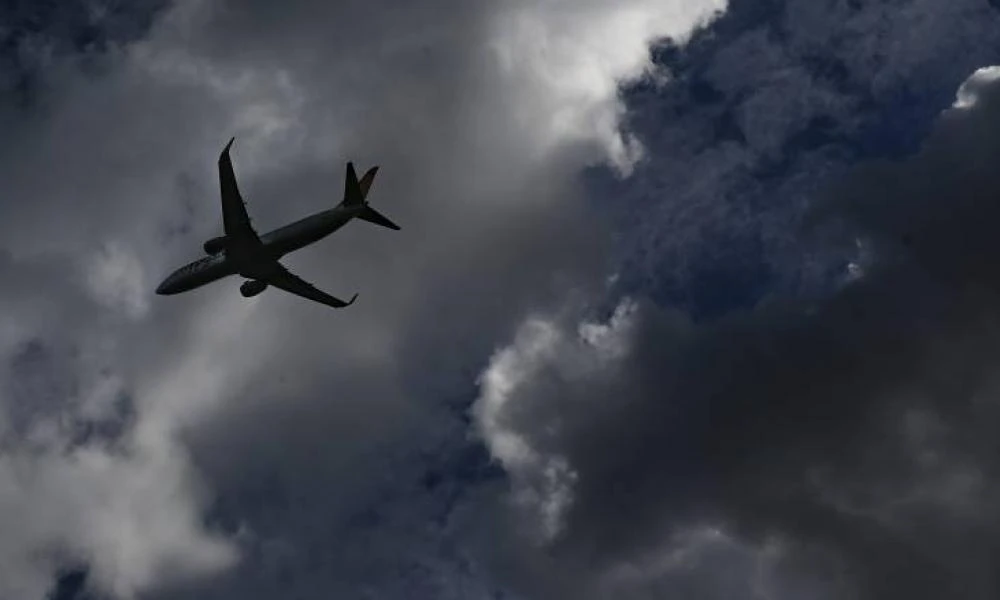 Μυτιλήνη: Πανικός στον αέρα σε πτήση με τον Κώστα Καραμανλή – Κεραυνός χτύπησε το αεροπλάνο